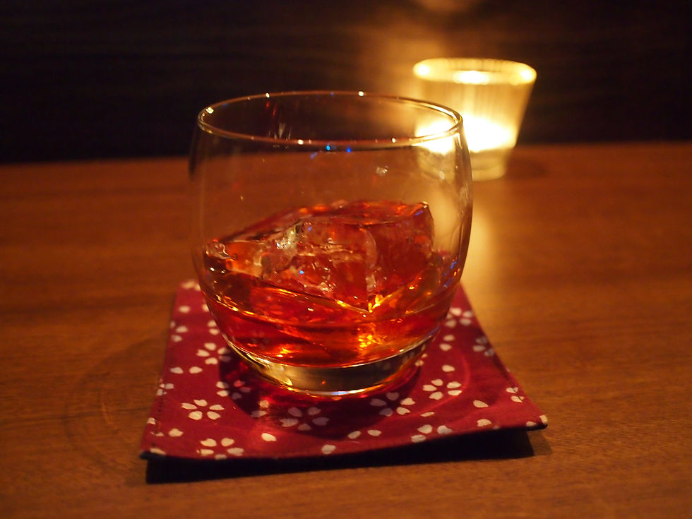 カンパリをロックで飲むのもオシャレ