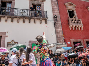 VIVE SAN MIGUEL DE ALLENDE MEJOR EDICIÓN DEL «CONVITE DE LOCOS» EN SU HISTORIA