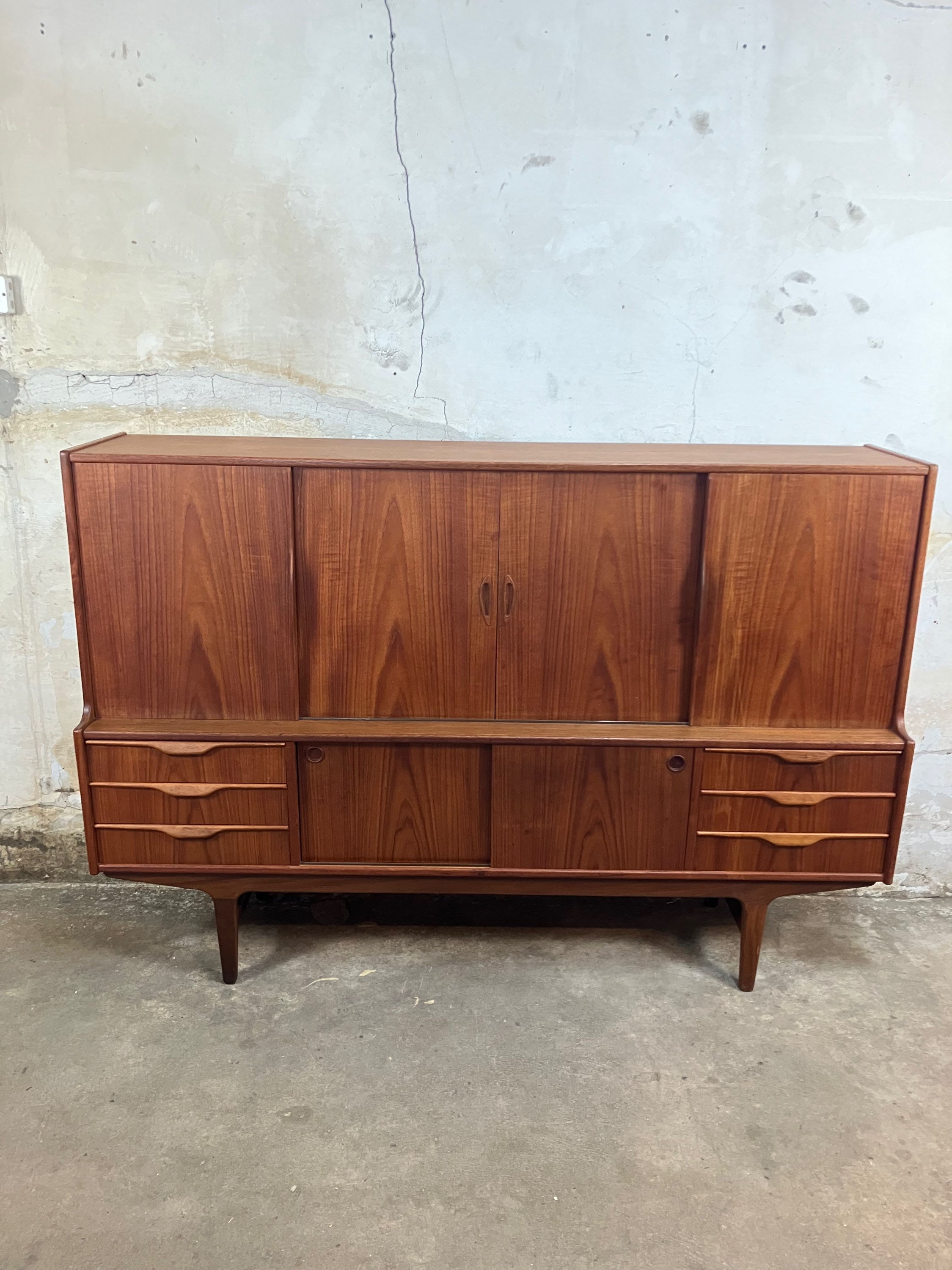 Teak highboard 185x126x45