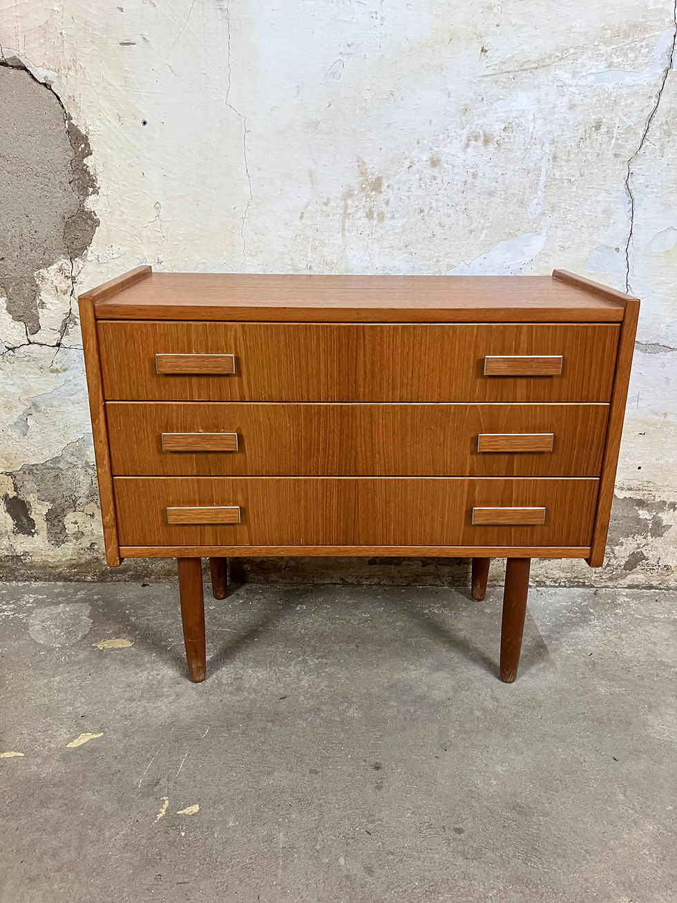 Miniaturebillede: Small teak Chest of drawers 65x56x30