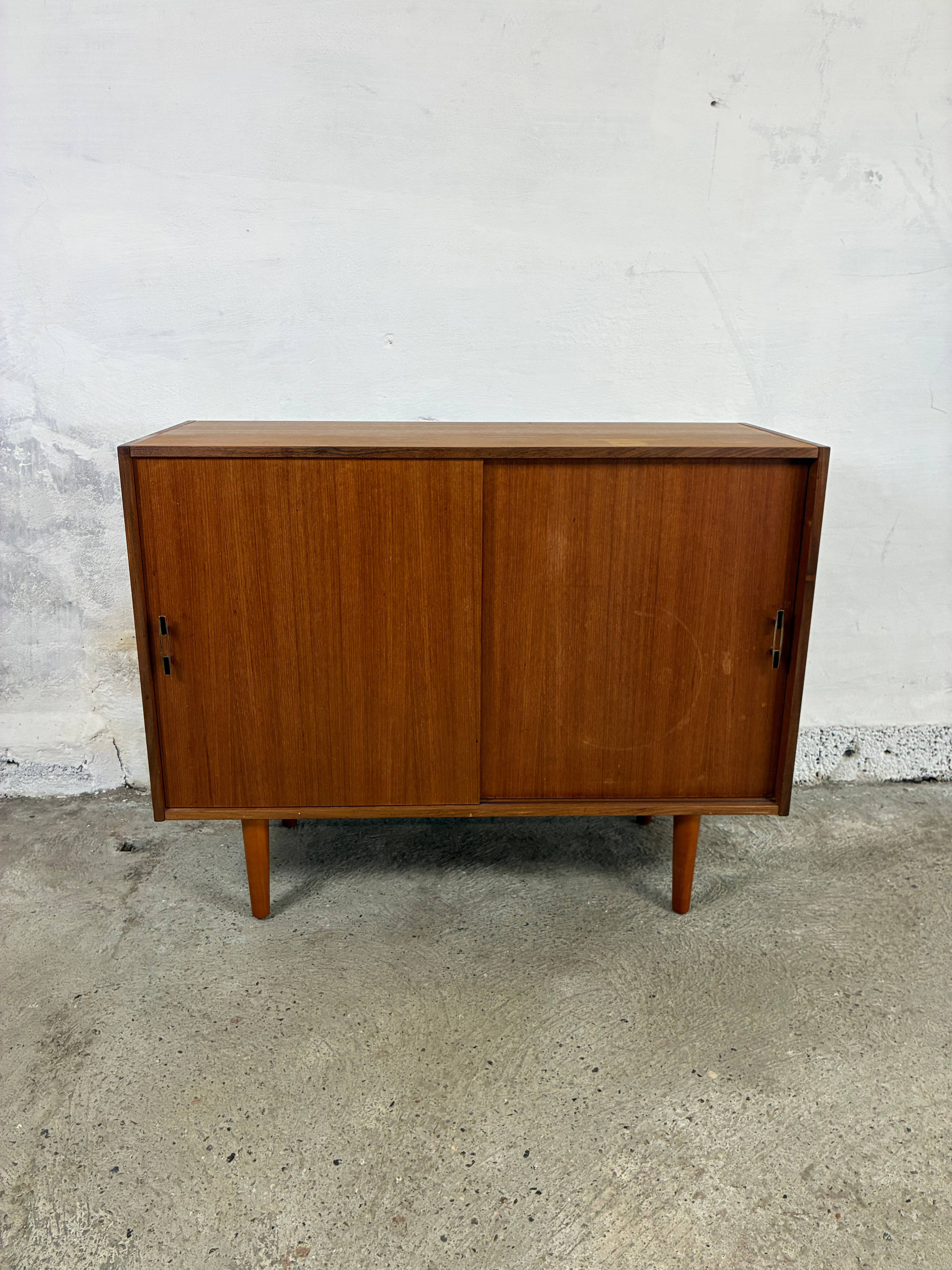 Low teak sideboard 103x81x41