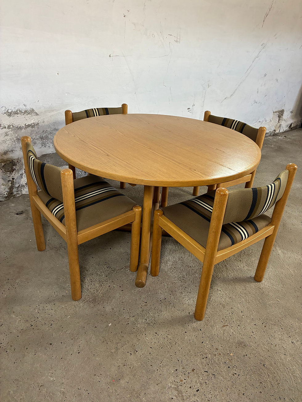 Thumbnail: Set of 4 Oak chairs. Att. Kurt Østervig 