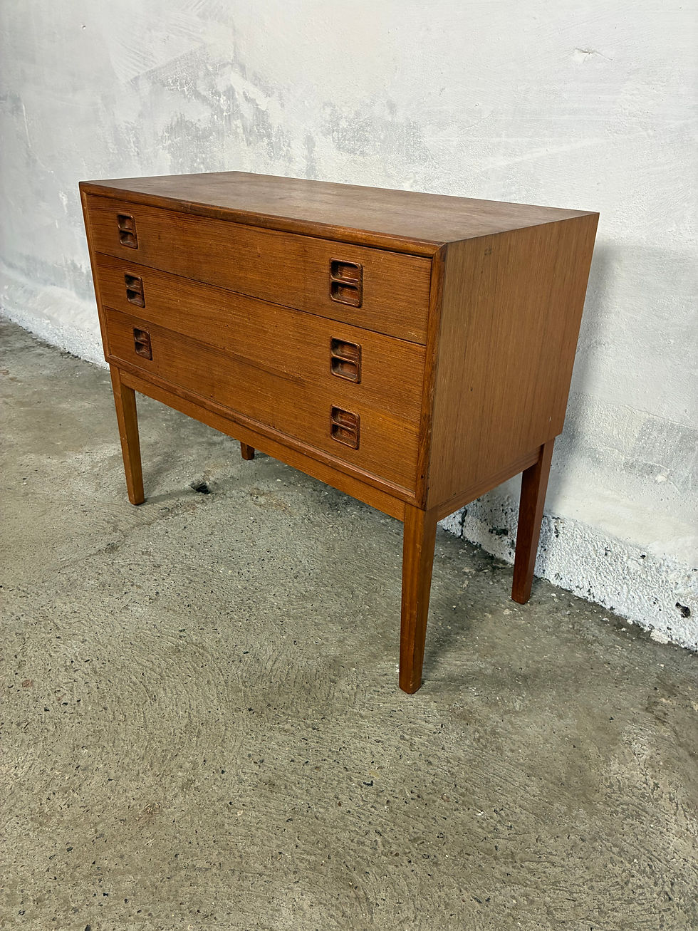 Miniaturebillede: Small teak chest of drawers 75x61x33
