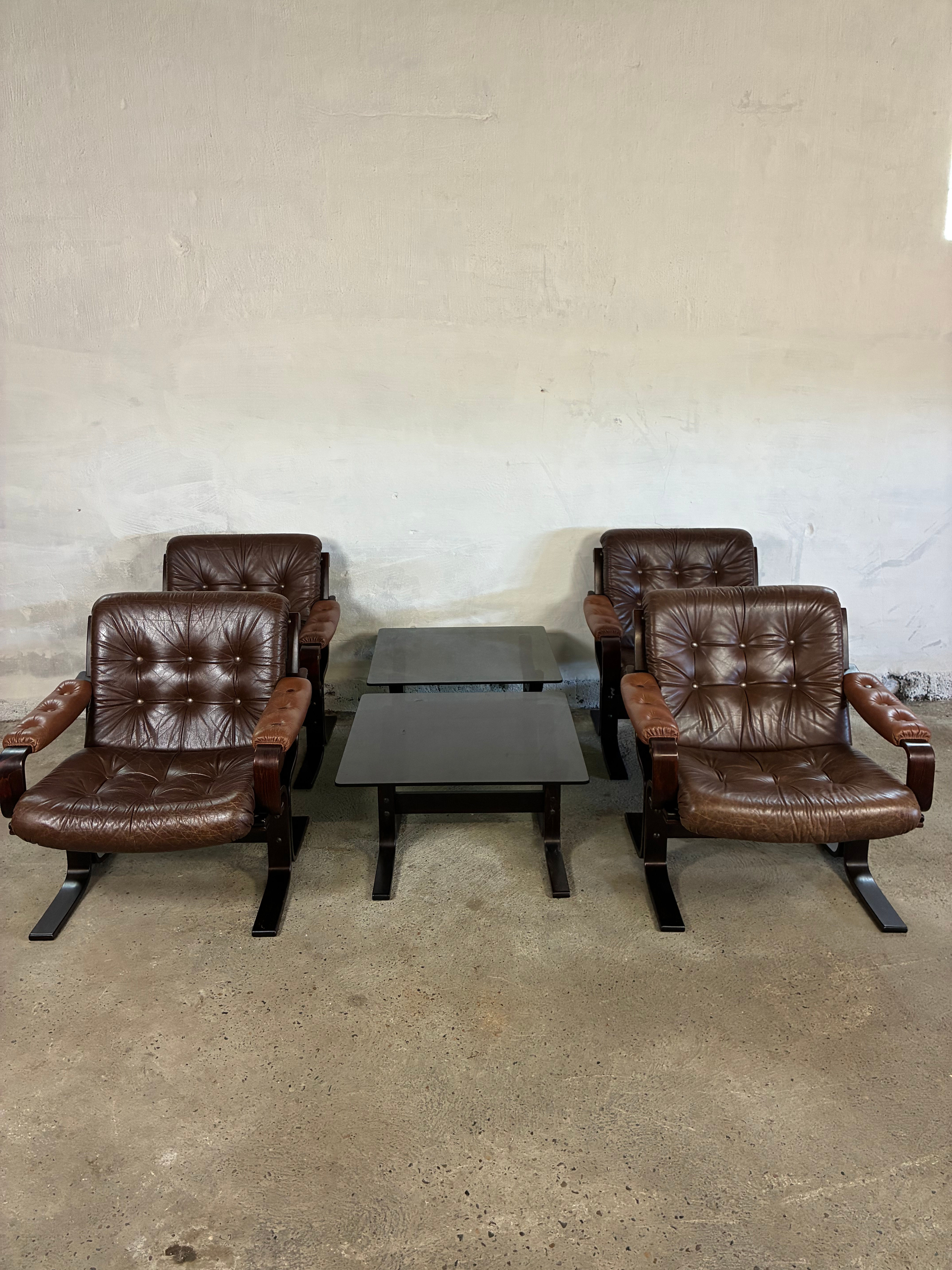 Set of 4 Ekornes lounge chairs with 2 glass tables 