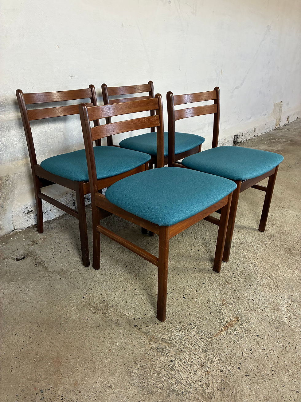 Miniaturebillede: Set of 4 teak chairs