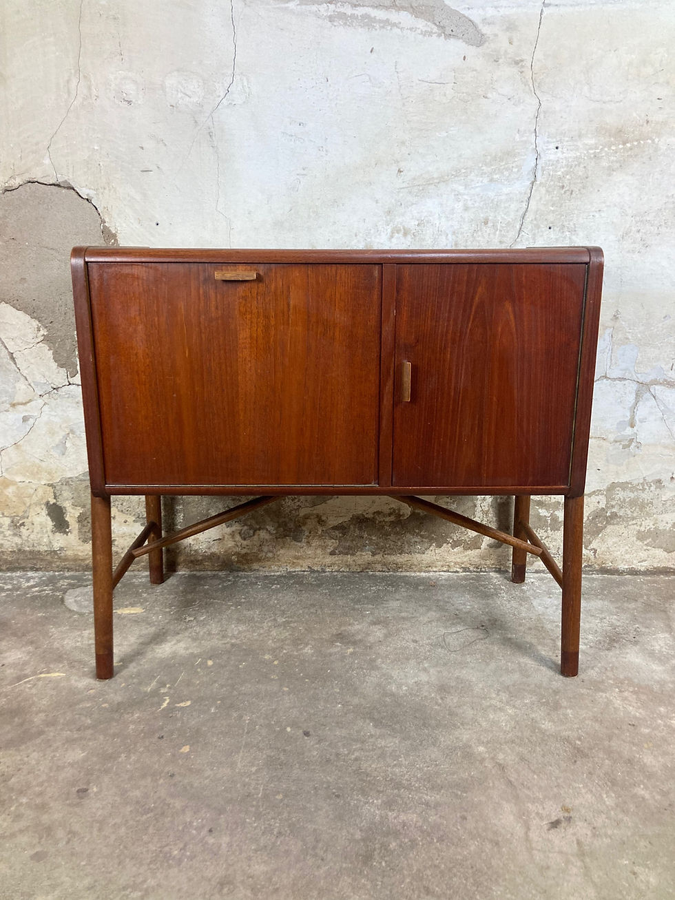 Miniaturebillede: Teak stereo cabinet 80x73x40