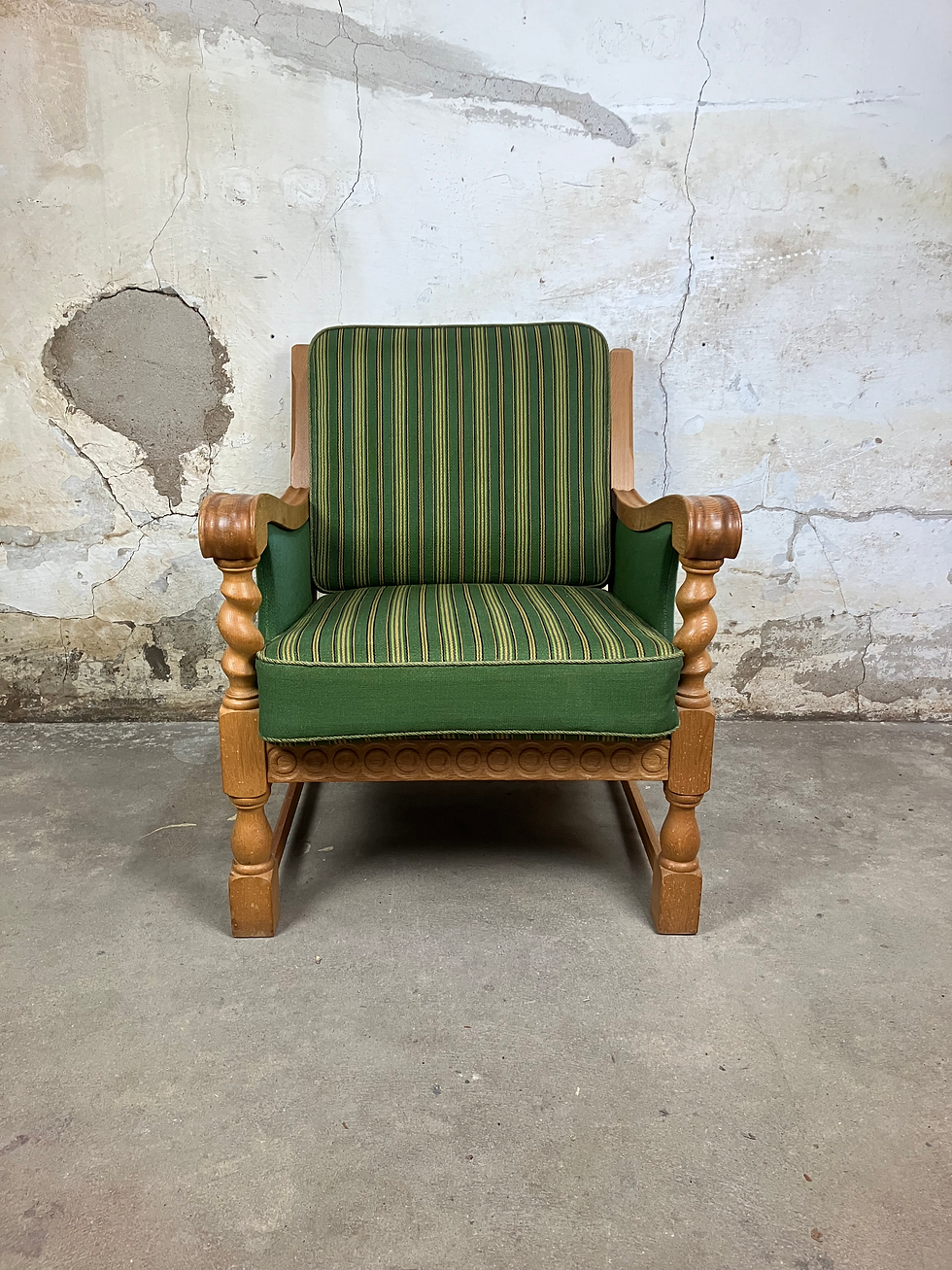 Thumbnail: Oak chair