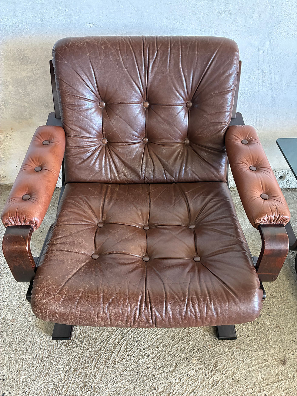 Thumbnail: Set of 4 Ekornes lounge chairs with 2 glass tables 