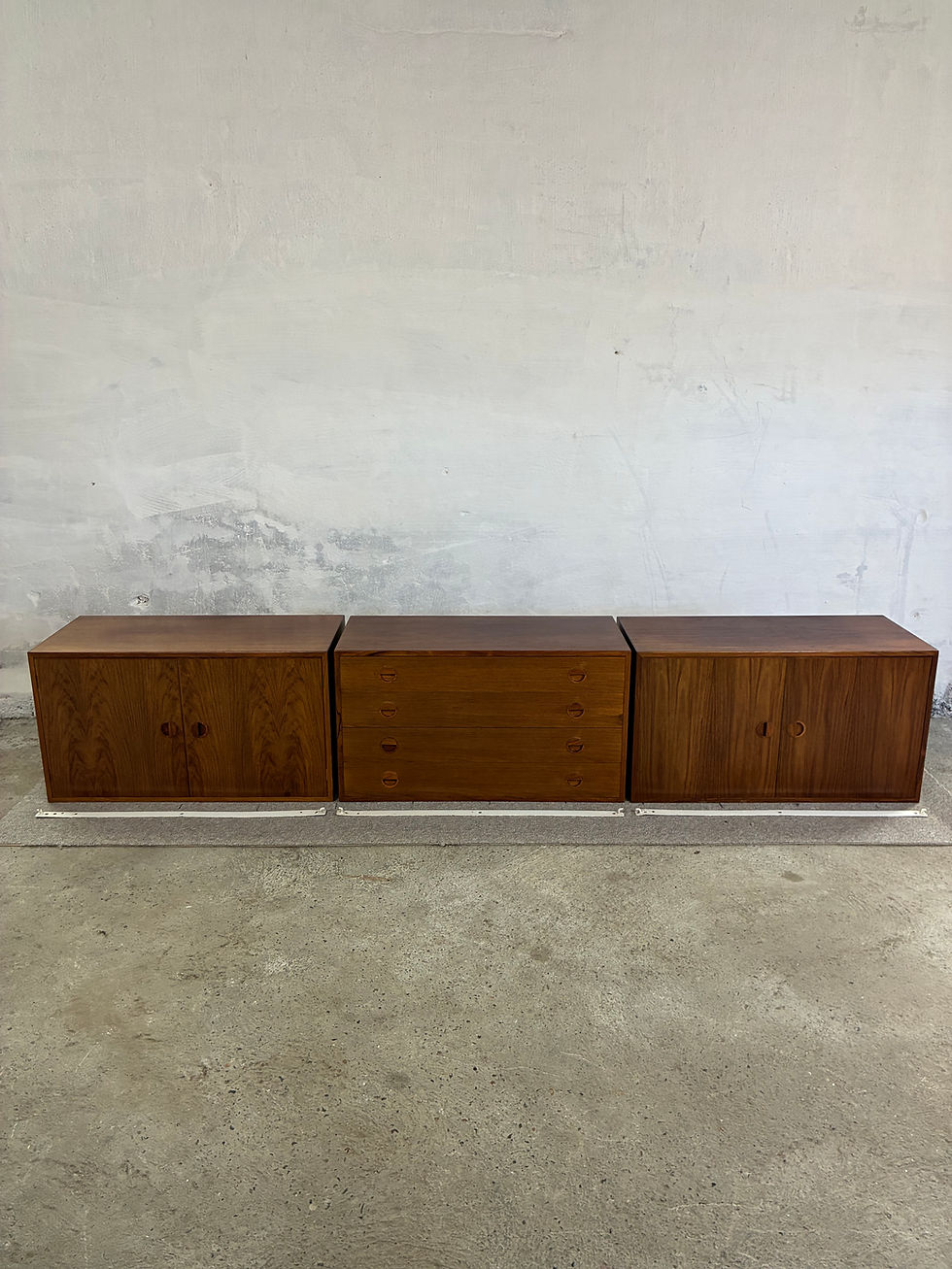 Miniaturebillede: Rosewood Wall mounted chest/sideboard set of 6. By HG Furniture 90x50x40