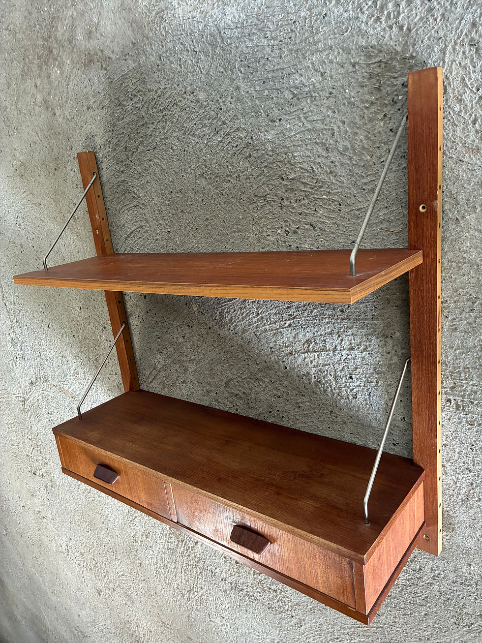 Thumbnail: Small teak wallsystem 79x74x24