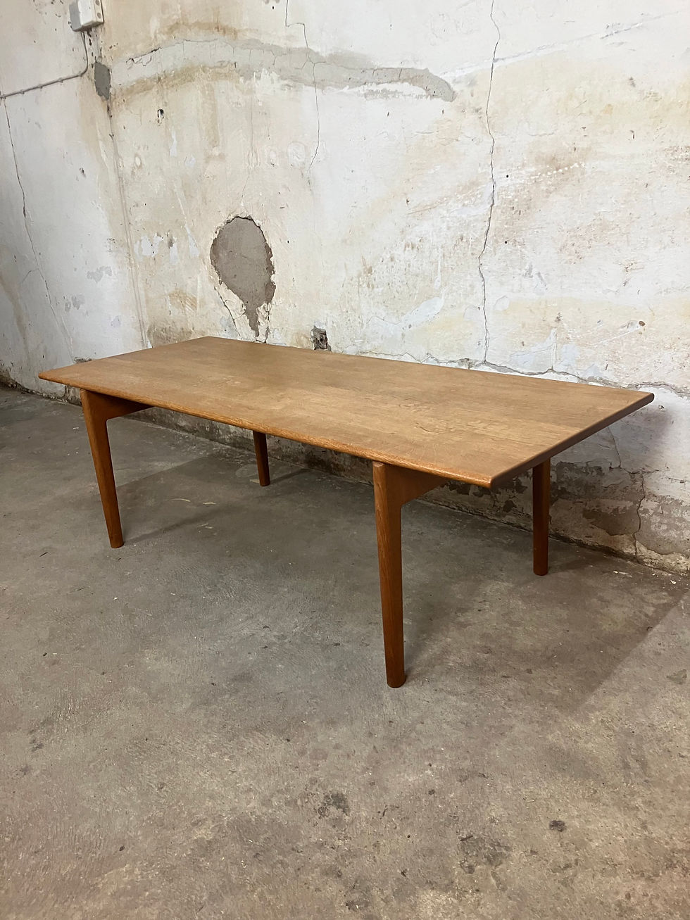 Miniaturebillede: Oak coffee table by Hans J Wegner 150x60x48