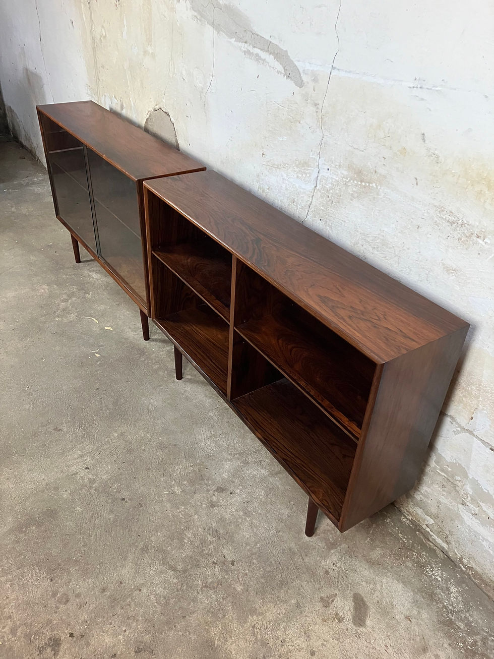 Miniaturebillede: Low Rosewood bookcase 110x77x27