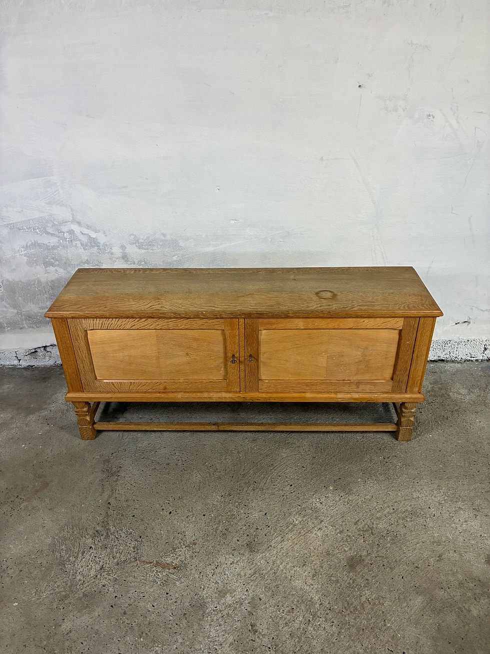 Miniaturebillede: Low oak sideboard 150x68x40