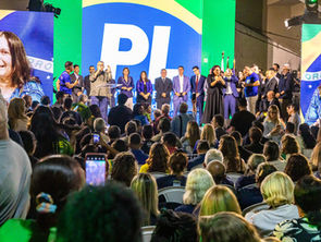 Com apoio de Michelle Bolsonaro e da multidão, Bia Kicis lança pré-candidatura ao Senado