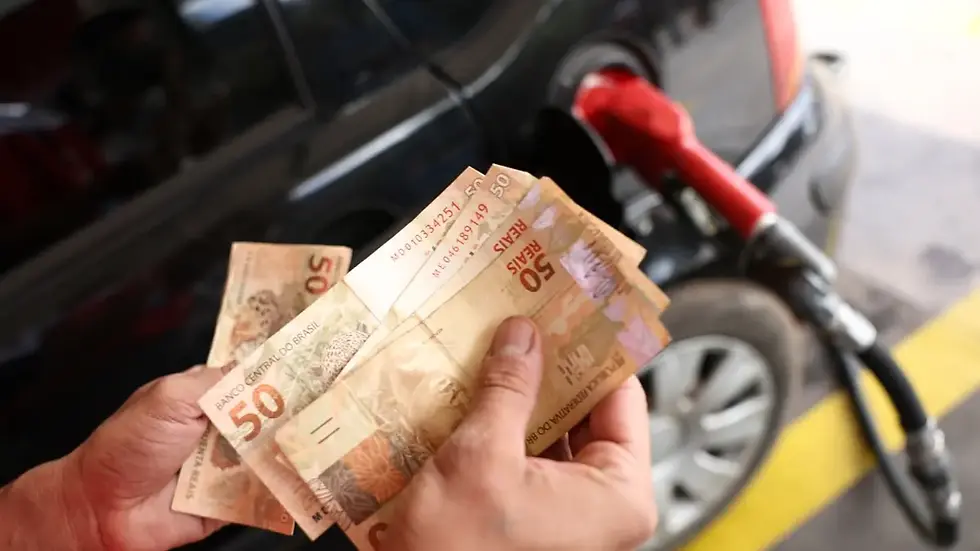 Justiça do RJ derruba imposto sobre exportação de petróleo criado pelo governo federal