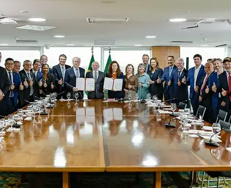 Com custo superior a R$ 4 bilhões, governo Lula concede reajuste e cria quase 9 mil cargos