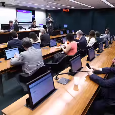 Artistas pressionam Congresso para garantir pagamento de direitos autorais por uso de obras em IA