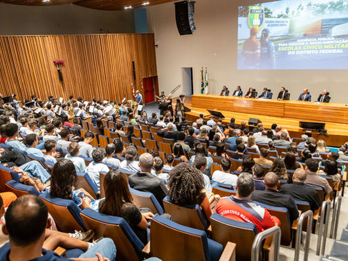 Manzoni discute a regulamentação das escolas cívico-militares no Distrito Federal