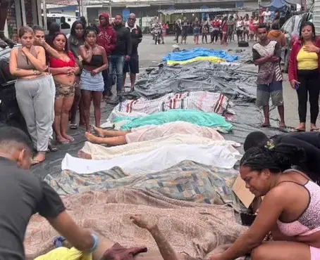 Rio: Moradores levam dezenas de corpos à Praça São Lucas após megaoperação na Penha