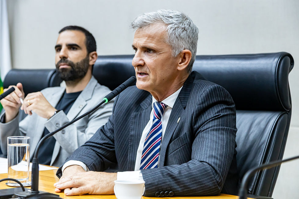 Escolas cívico-militares: diplomas de Honra ao Mérito reconhecem educadores e militares