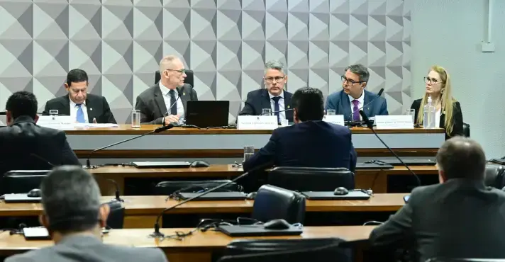 CPI do Crime Organizado aprova convites a ministros do STF e autoridades para tratar do caso Master