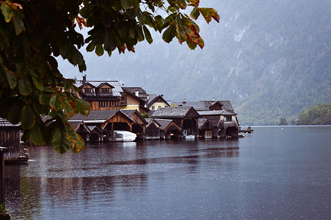 Zamračené počasí nad jezerem Attersee