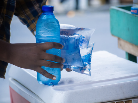 Eau contaminée en Haïti : le gouvernement annonce des fermetures d’entreprises et un contrôle renforcé du secteur