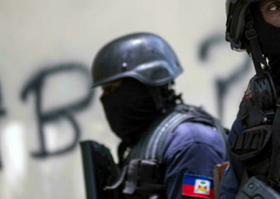 Placés en isolement, les quatre policiers ont recouvré leur liberté à la suite de mouvements de protestation de leurs frères d’armes