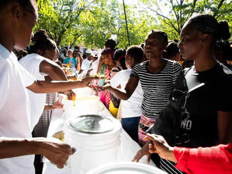 "Fanm Angaje Pou Ayiti" a distribué plus 4 500 bols de "soup lapè ak solidarite"