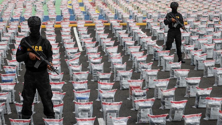 Près d’une tonne de cocaïne saisie au large de Saint-Domingue