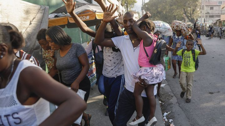 Les déplacés de Port-au-Prince pris entre précarité et terreur des gangs