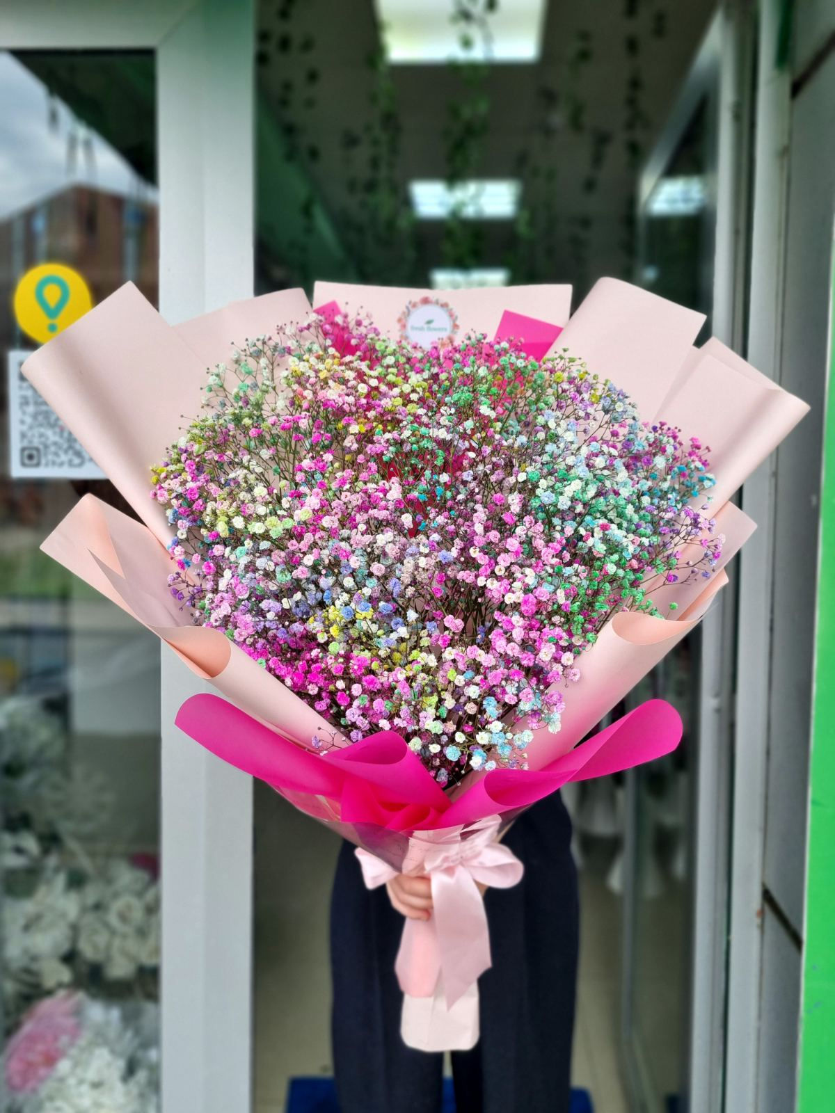 ფერადი ყვავილების დიდი თაიგული