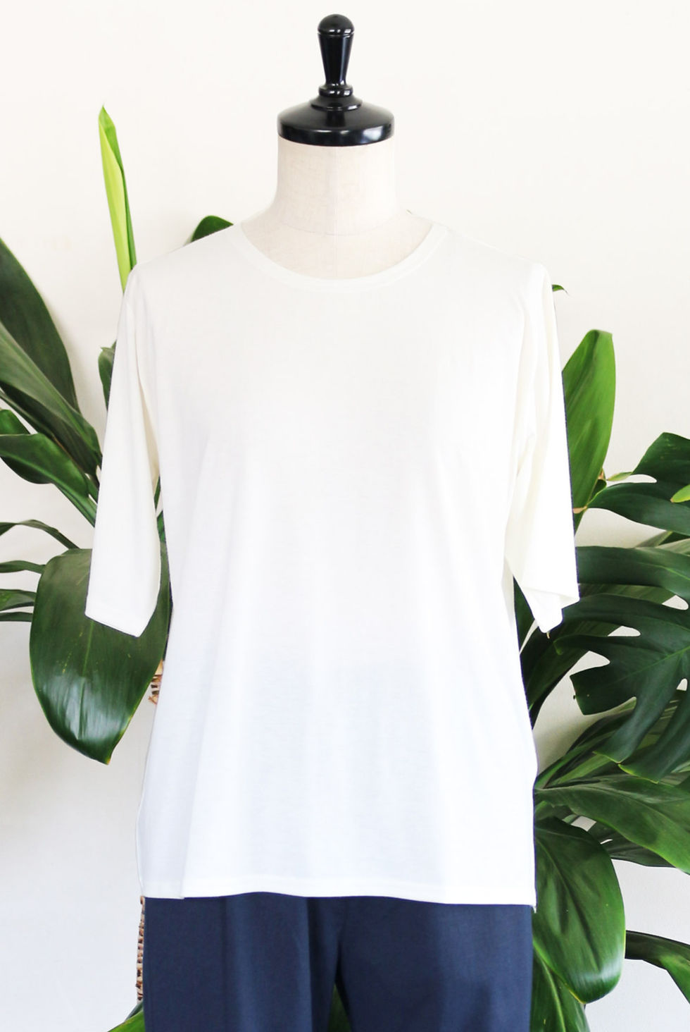 サムネイル： 薄手の丸首Tシャツ