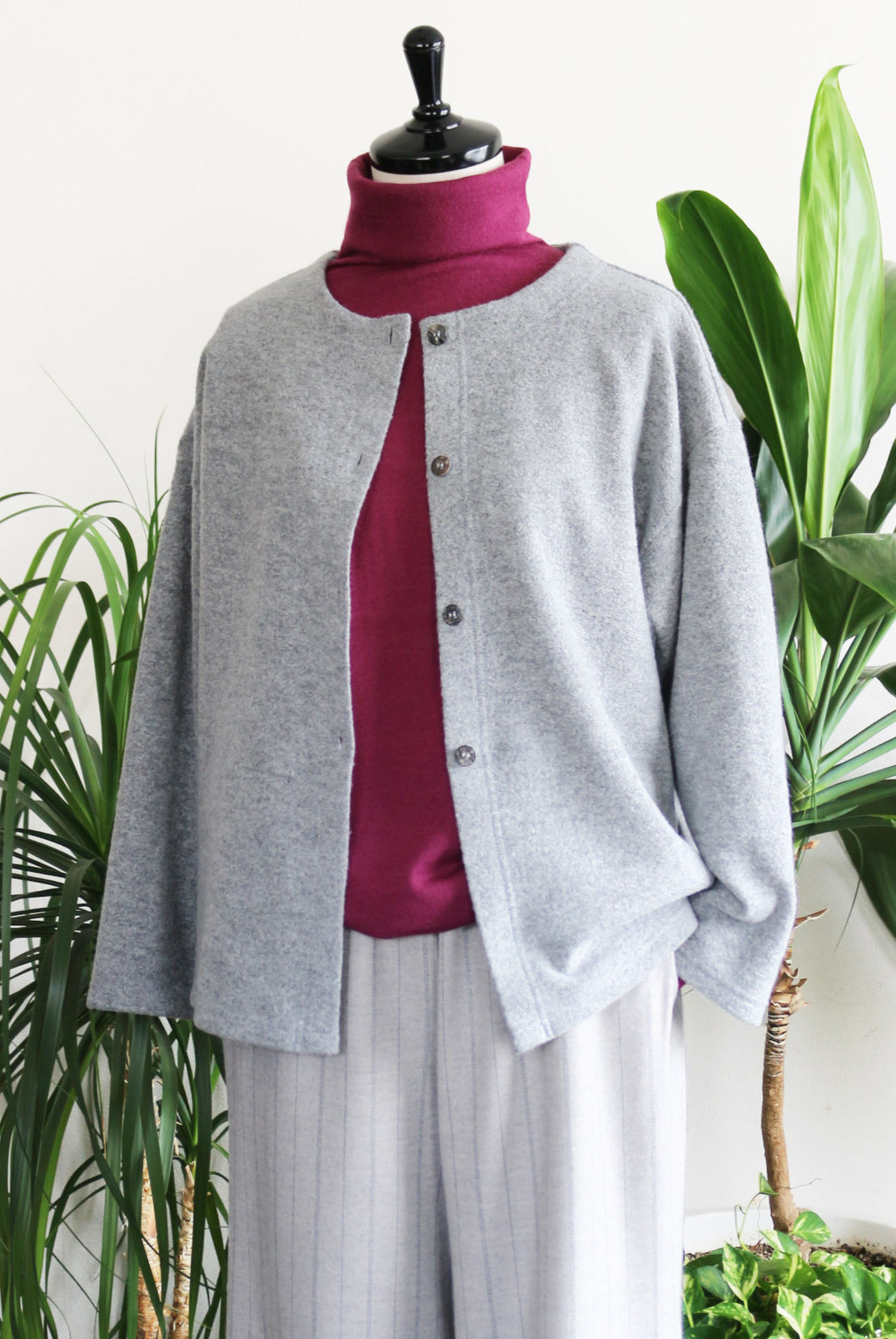 ウール混の柔らかカーディガン