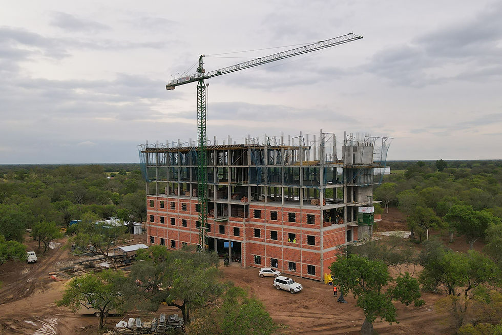 Avance de las obras del hotel Holiday Inn, primera etapa del Complejo Chaco Central, en Loma Plata.