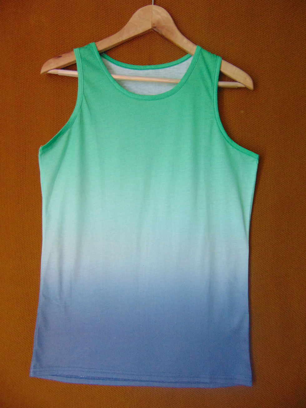 T-Shirt sem mangas desportiva tons verde azul branco Tamanho S