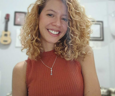 Joyce Barbosa - Professora e Coordenadora de Artes.jpg