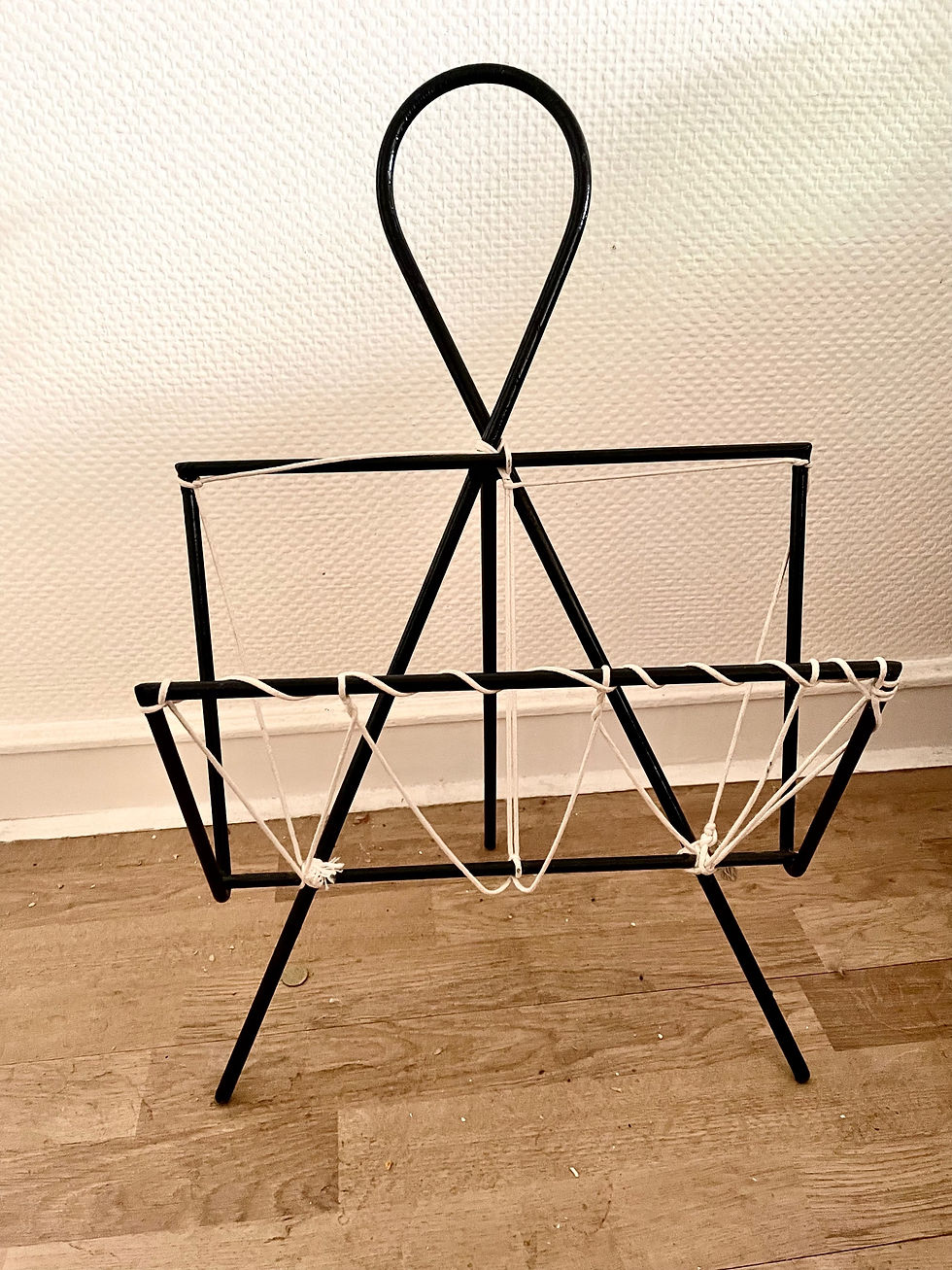 Miniature : Porte-revue tripode métal et cordes 50s