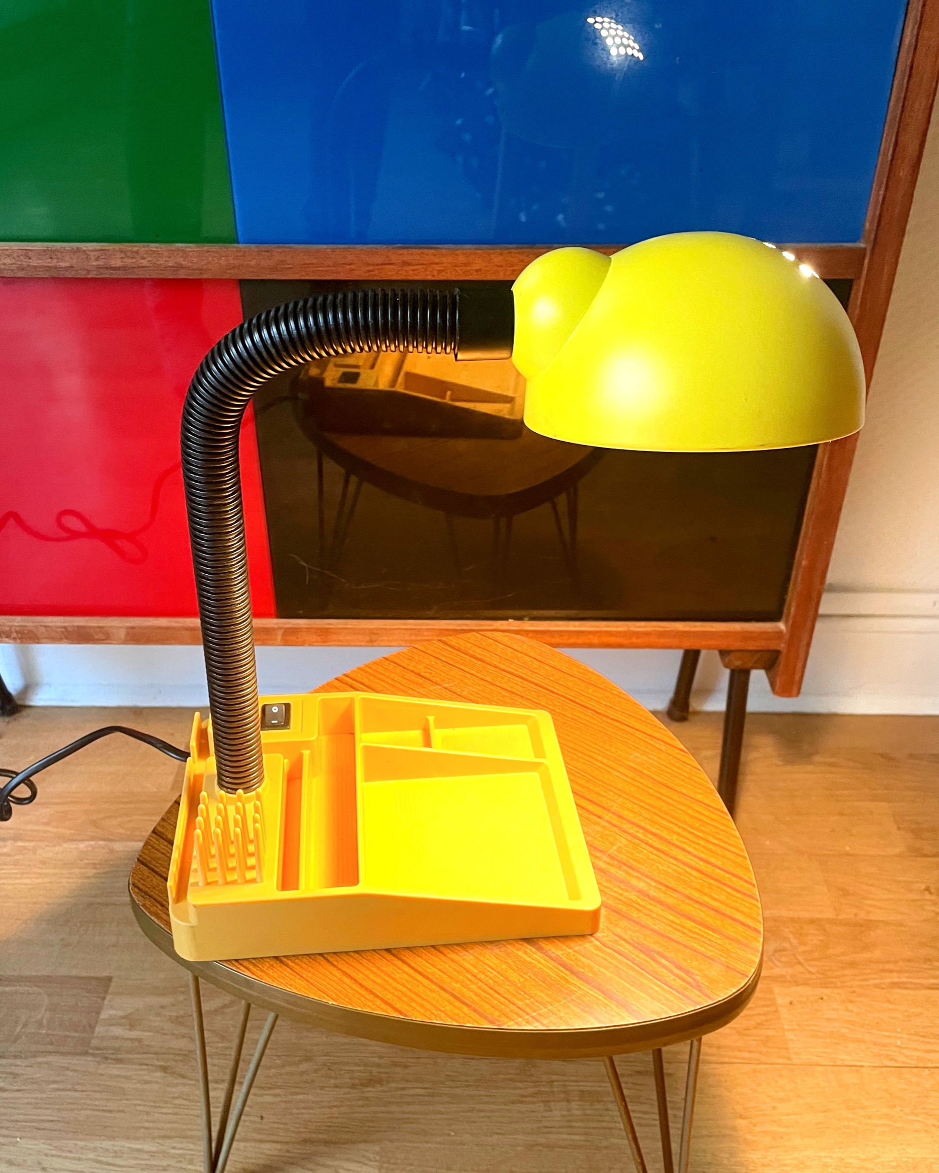 Lampe de bureau-porte stylos style Memphis 80s