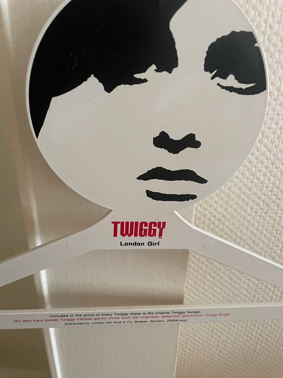 Miniature : Cintres Twiggy London girl 60s