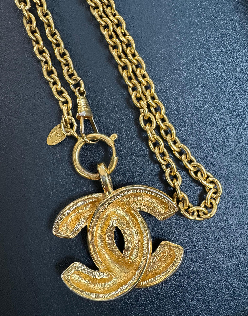 Thumbnail: Chanel Vintage 81-85 Gold Plated Bird Collection Necklace