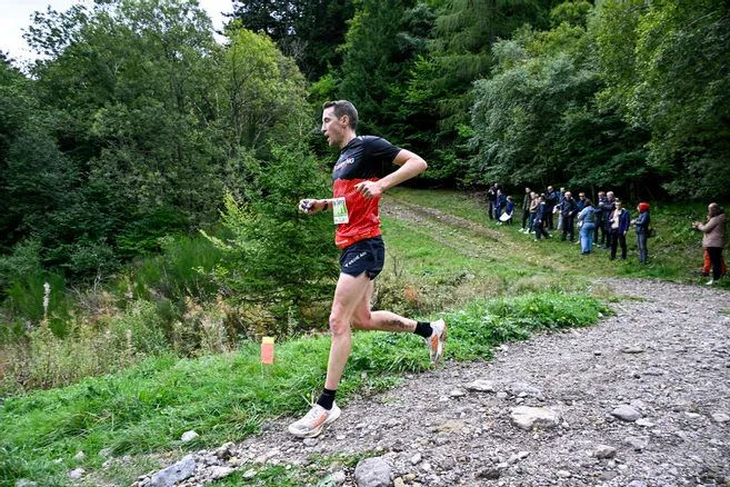 Romain Maillard vainqueur du 33km des Trails du Sancy 2025