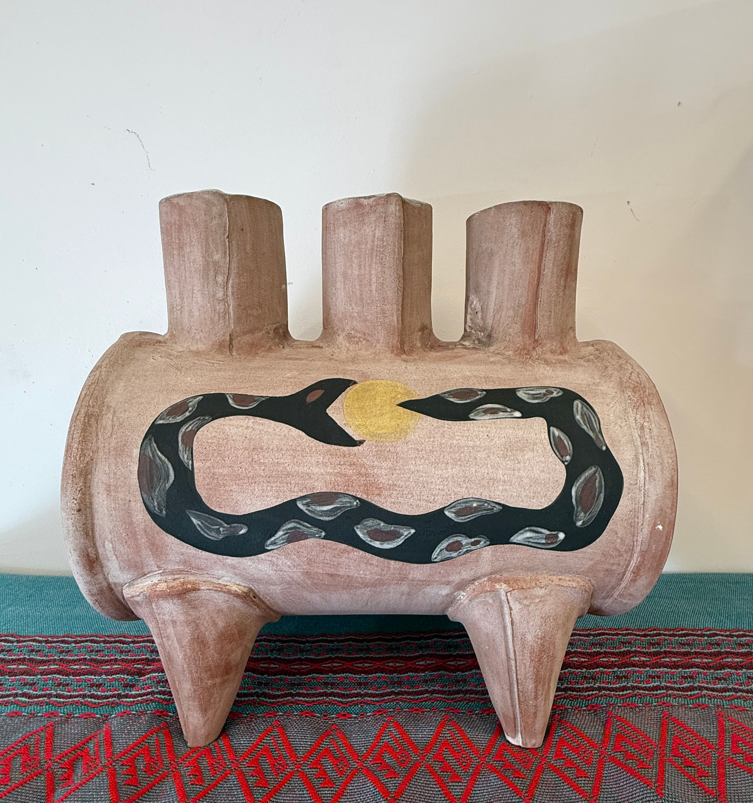 The Snake Eats it’s Tail, sculpture vase