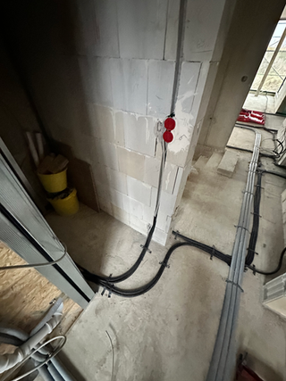 Installation neuer Stromleitungen nach aktuellen Sicherheitsstandards