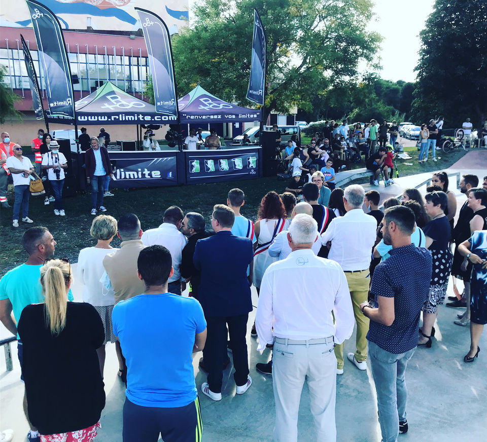 Public devant une animation sportive Rlimite.