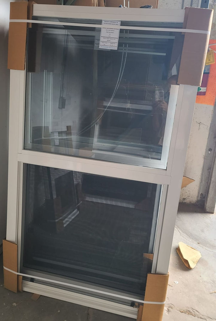 Single hung window 4_edited.jpg