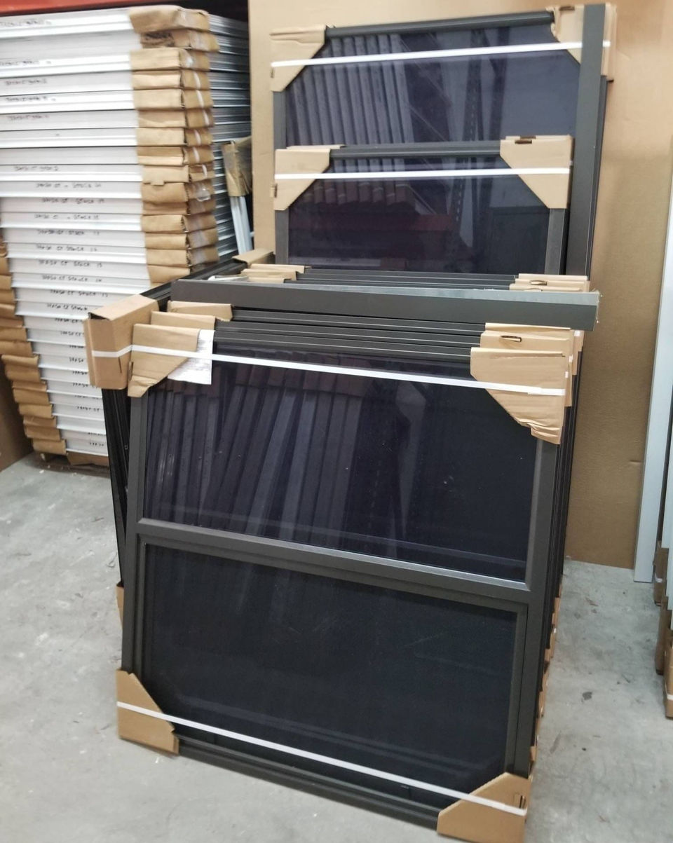 Single hung windows 1_edited.jpg