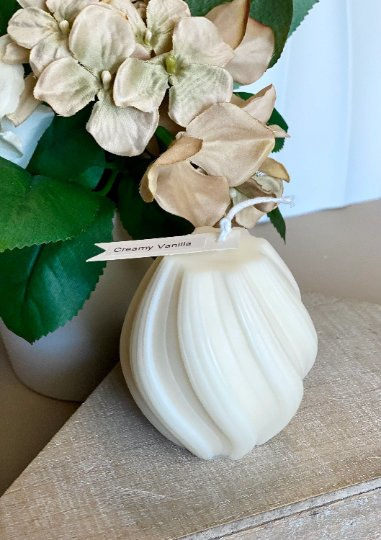 Thumbnail: Ribbed Twirl Candle