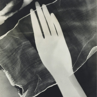 A propósito de Lo que la mano da de Marcela Rivera