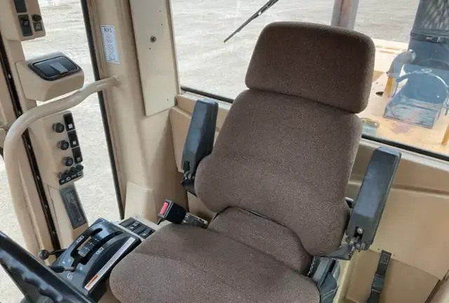 Thumbnail: 2001 Caterpillar 160H Motor Grader